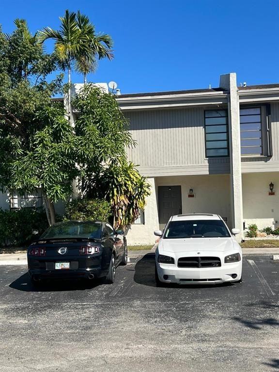 1365 Nw 99th Ave - Photo 2 of 2