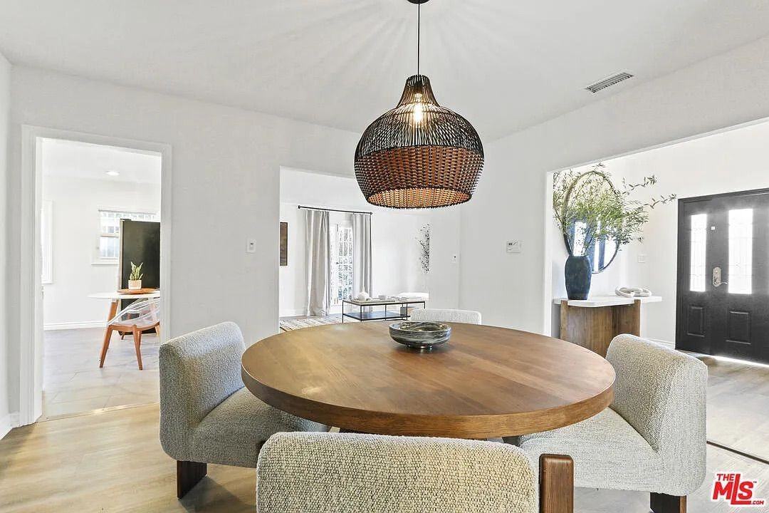 141 S La Peer Dr - Photo 2 of 15