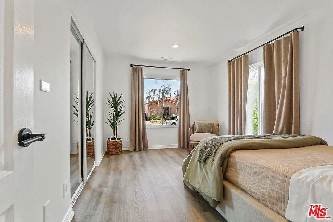 141 S La Peer Dr - Photo 3 of 15