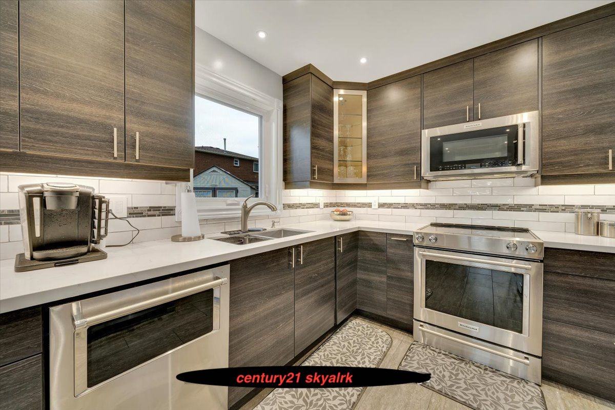 147 Clayton Crescent - Photo 2 of 3