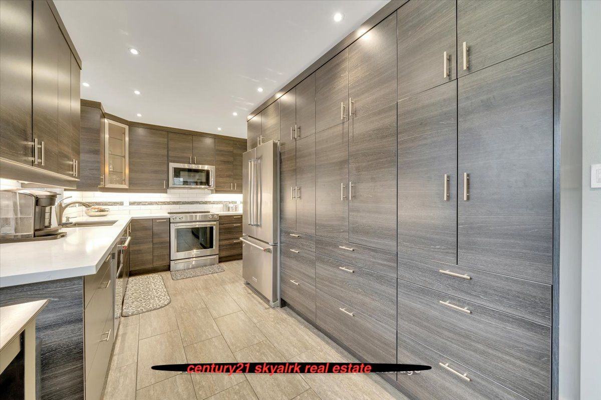 147 Clayton Crescent - Photo 3 of 3