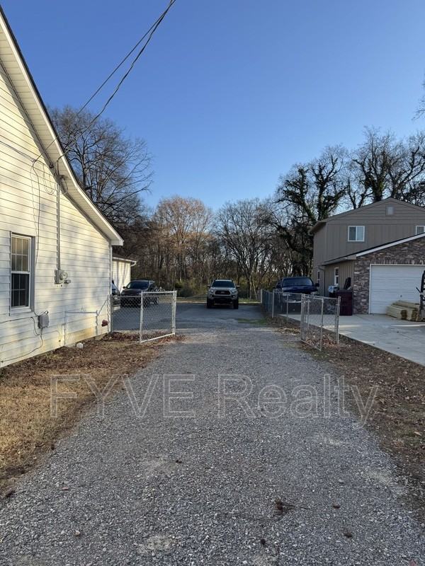 1704 N Wright Rd - Photo 3 of 43