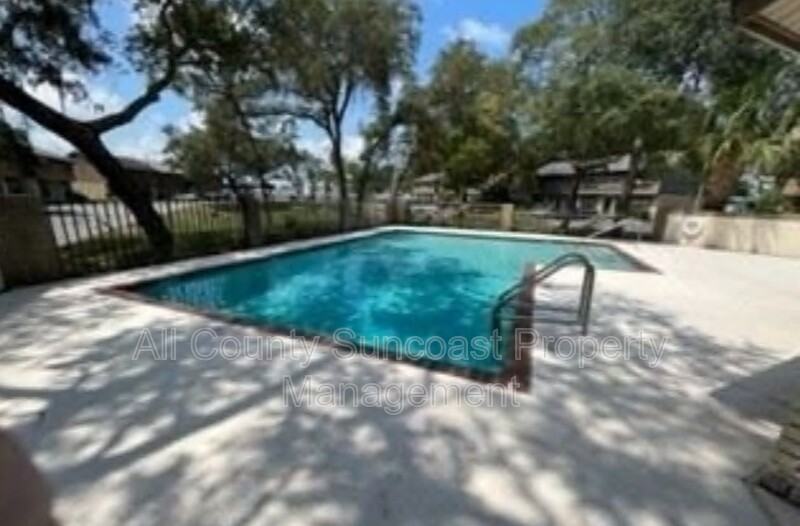 12137 117th St N - Photo 2 of 11