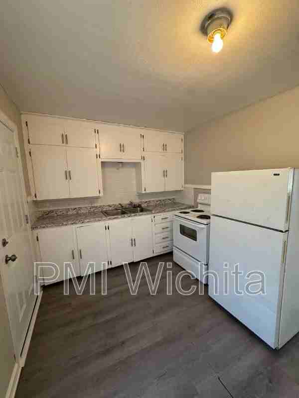 1512 South Pattie Street #1 - Photo 5 of 10