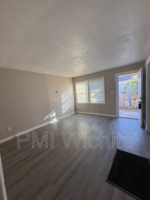 1512 South Pattie Street #1 - Photo 6 of 10