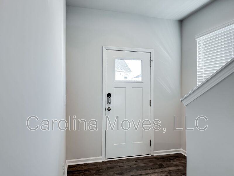 506 Poinsett Bridge Way - Photo 2 of 16