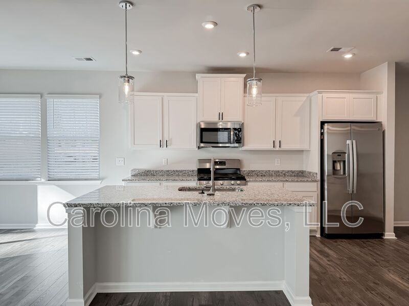 506 Poinsett Bridge Way - Photo 4 of 16