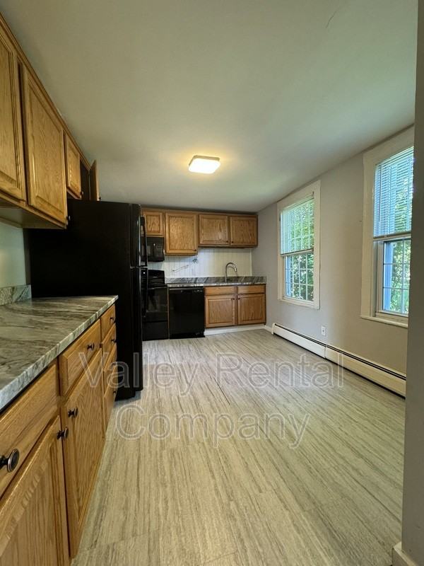 130 West St - Photo 4 of 15