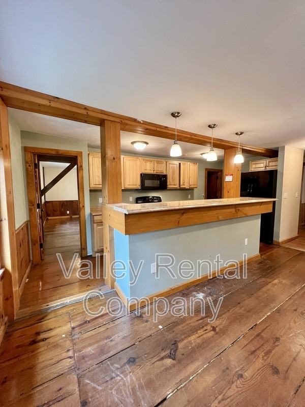 94 Bay Rd - Photo 3 of 11
