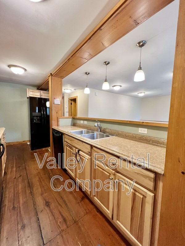 94 Bay Rd - Photo 5 of 11
