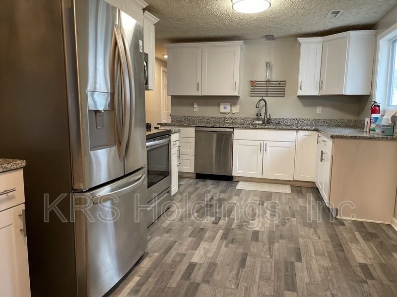 1515 Cronin Dr - Photo 2 of 18