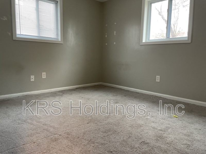 1515 Cronin Dr - Photo 4 of 18