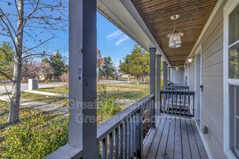 2543 Summit Ct - Photo 3 of 28
