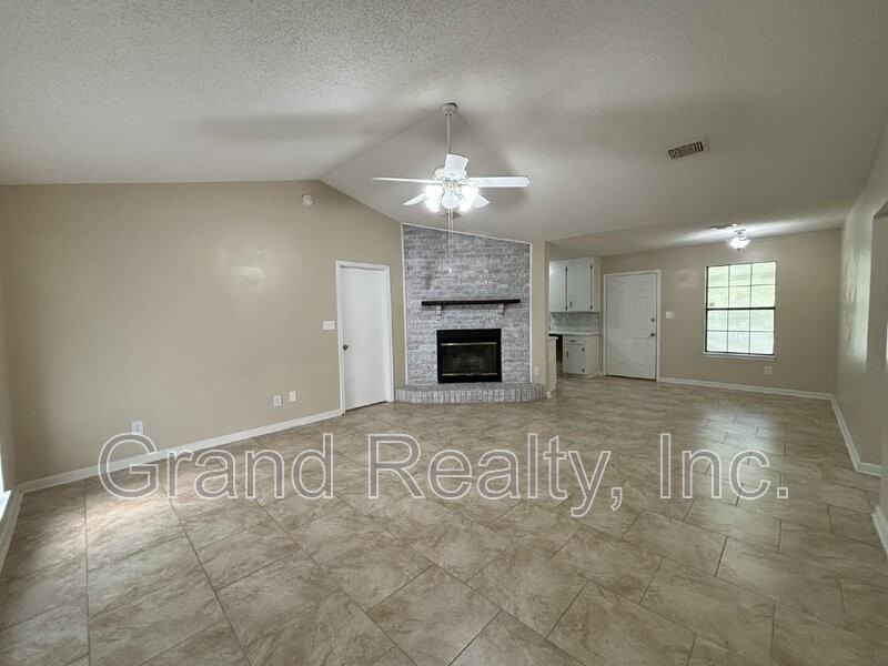 10804 Creek Ridge Dr - Photo 2 of 21