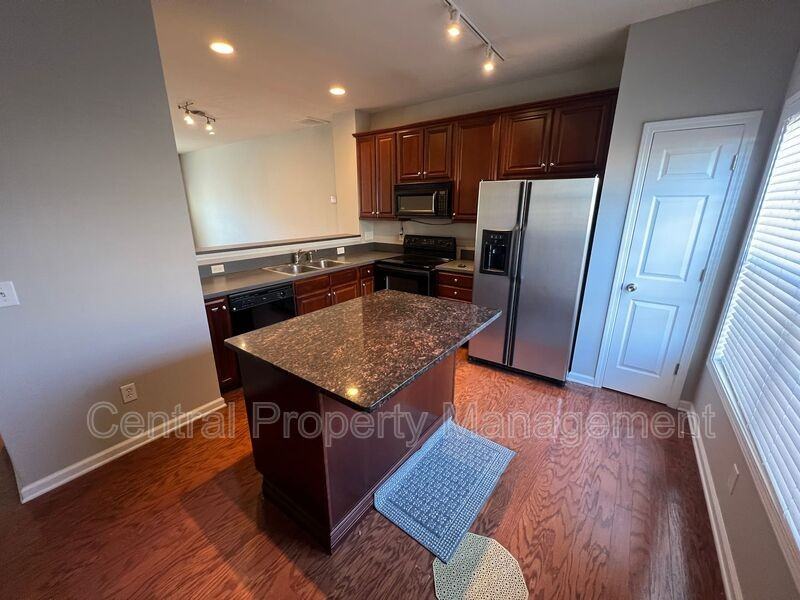 104 Chalet Pl - Photo 5 of 28