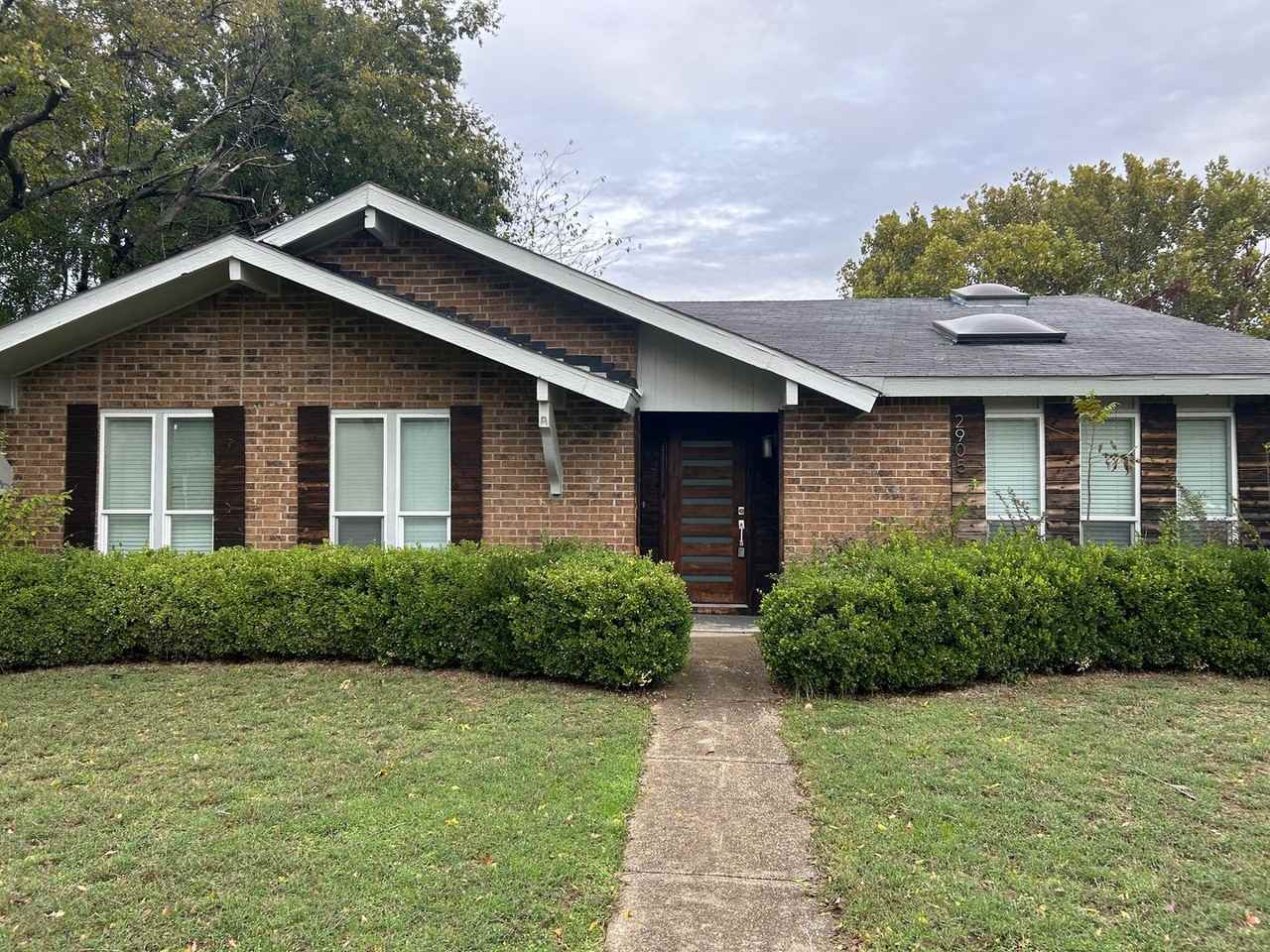 2905 Spring Brook Dr - Photo 2 of 27