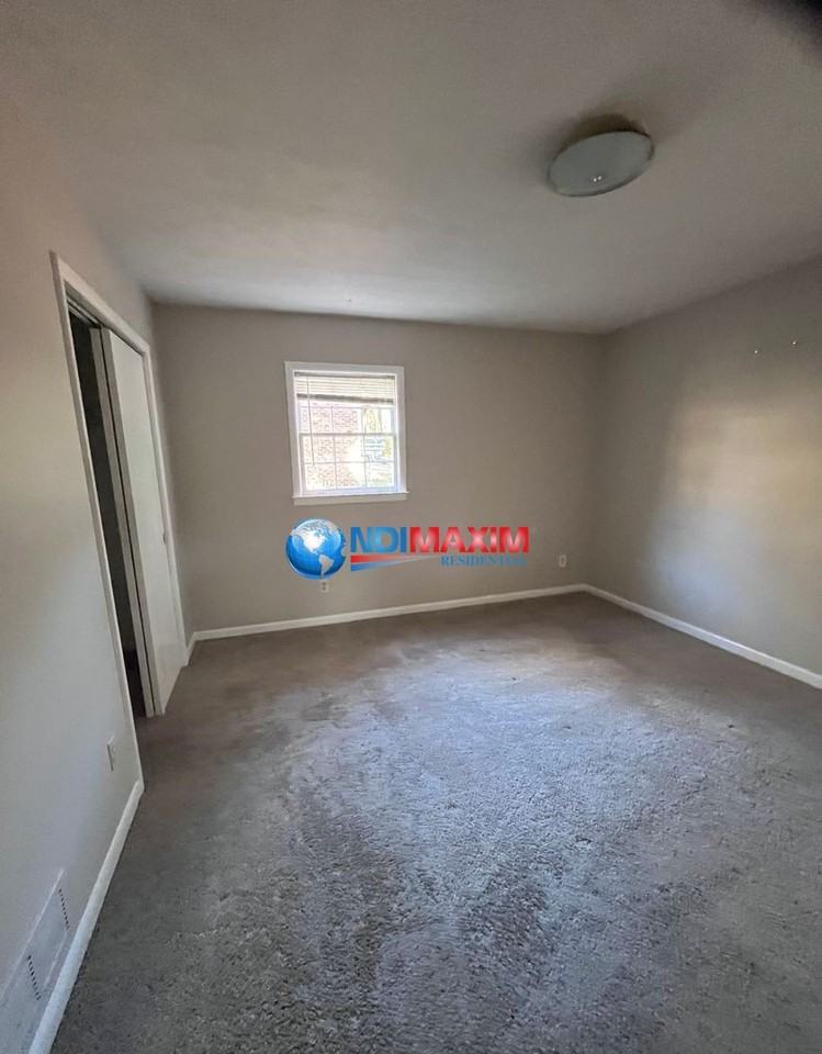 2082 Windsor Ln - Photo 2 of 15