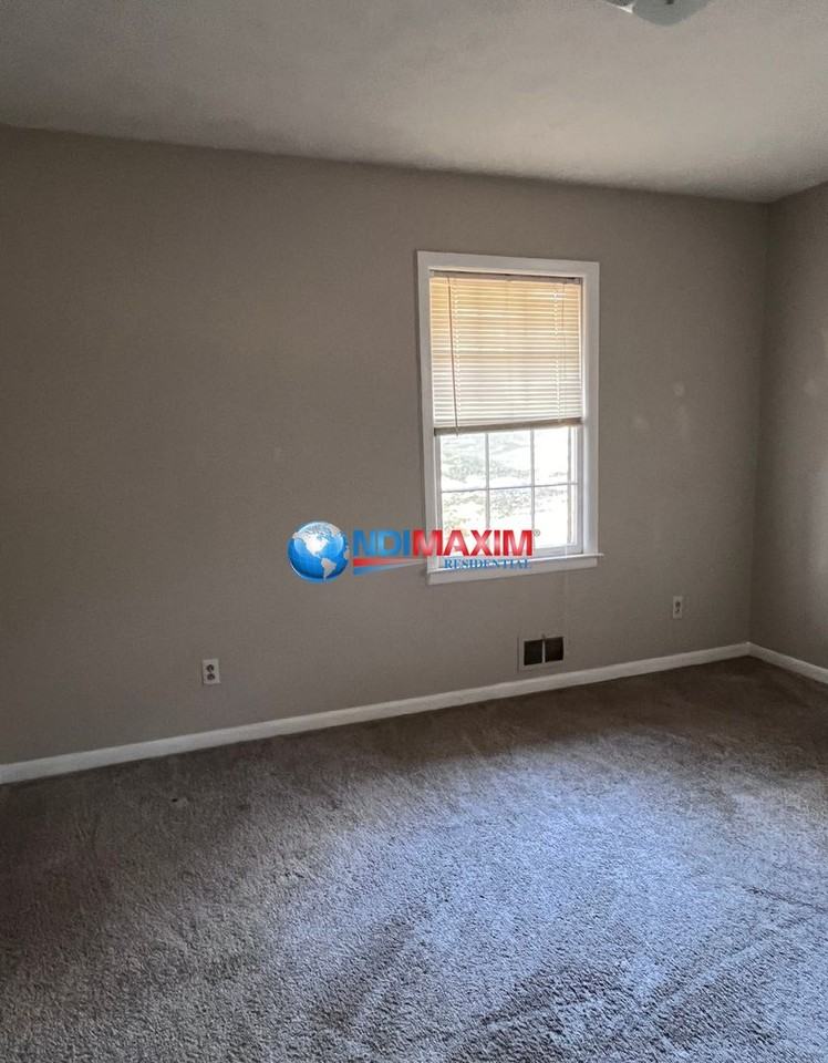 2082 Windsor Ln - Photo 5 of 14