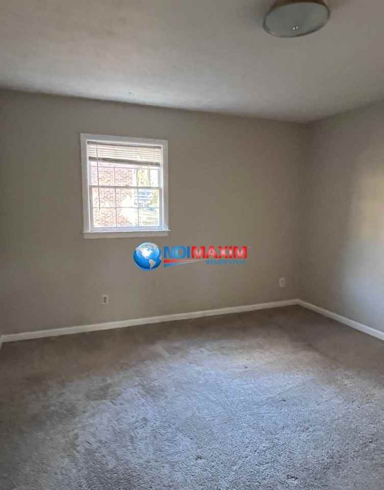 2082 Windsor Ln - Photo 6 of 14