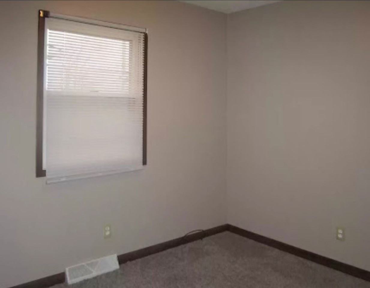 220 Hawkeye Way - Photo 2 of 6