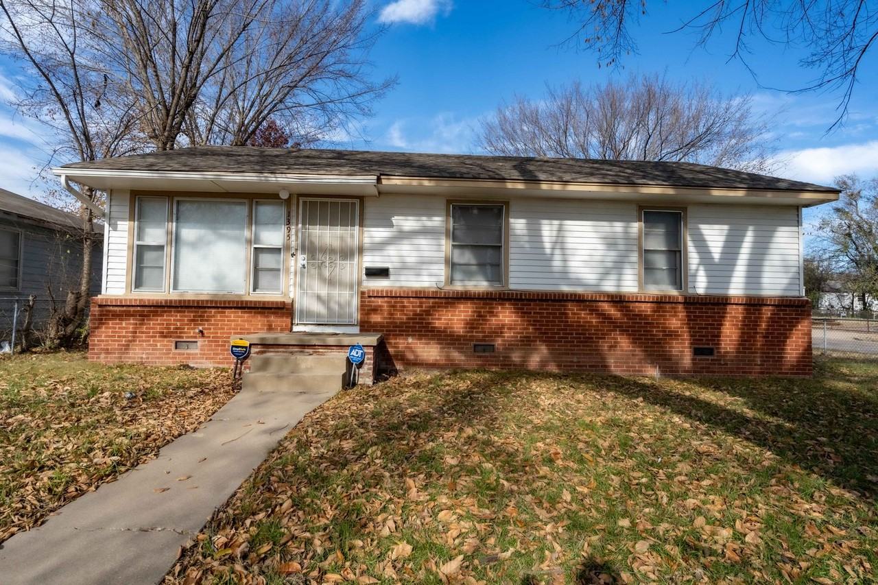 1395 E 51st St N - Photo 2 of 16