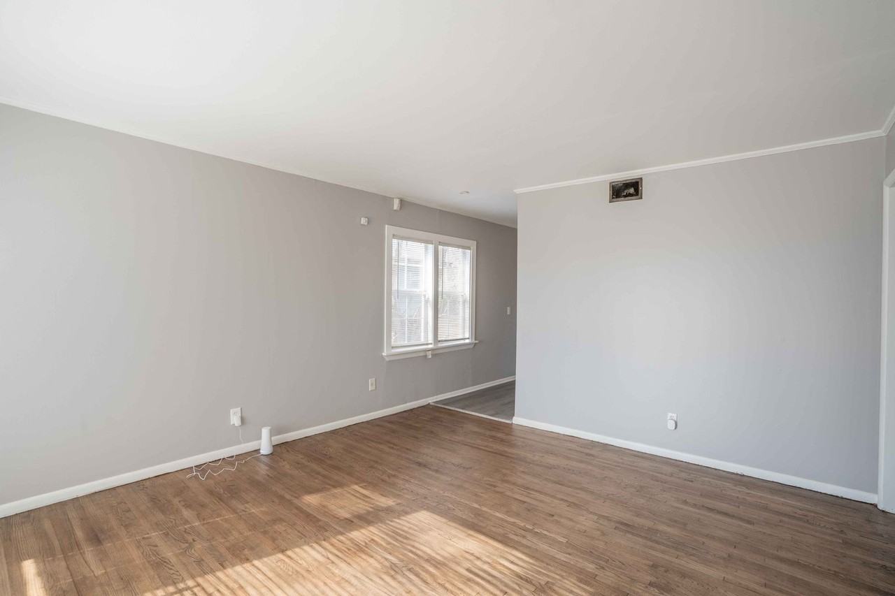 1395 E 51st St N - Photo 3 of 16