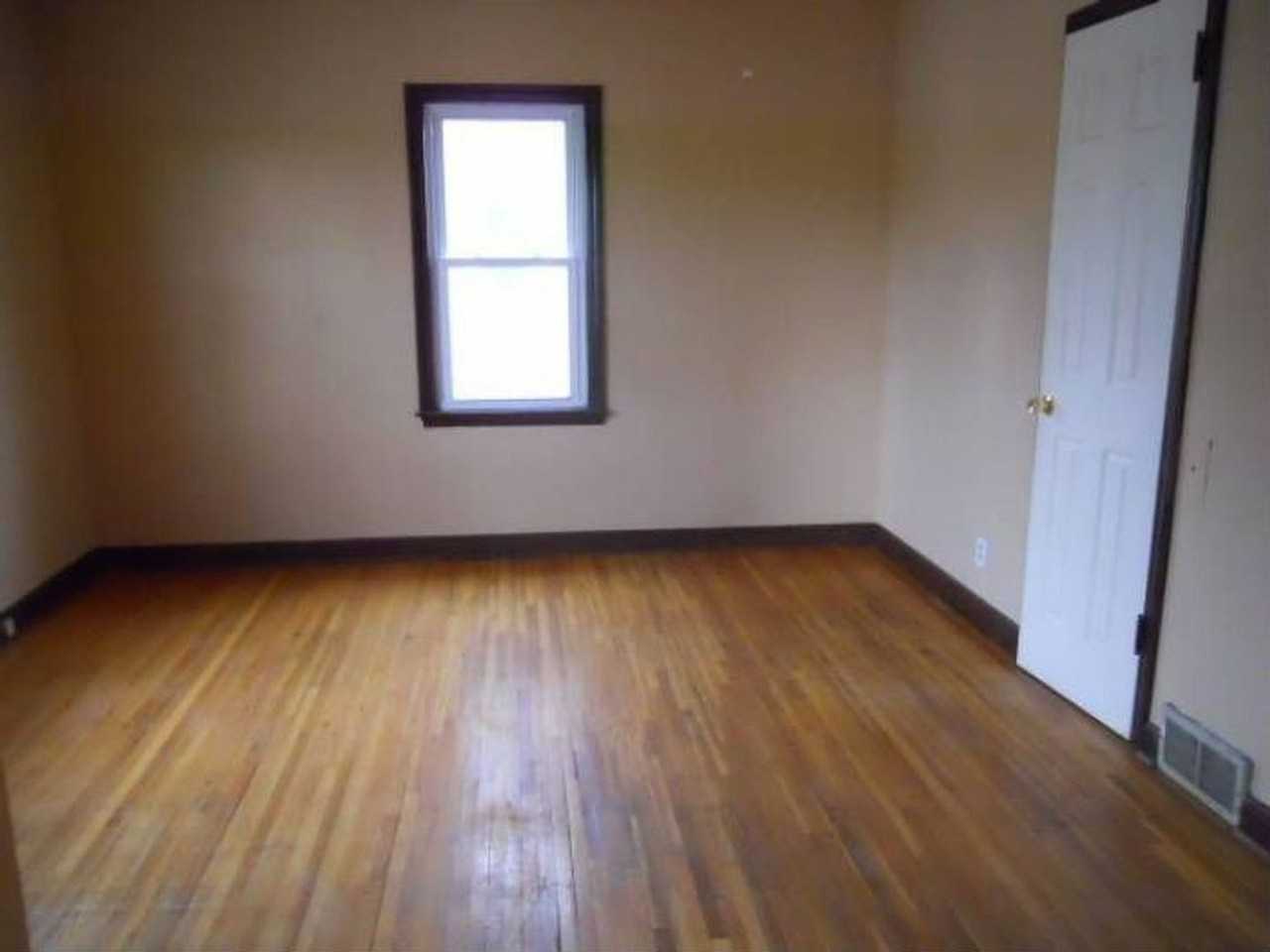 4904 Xerxes Ave N - Photo 2 of 16