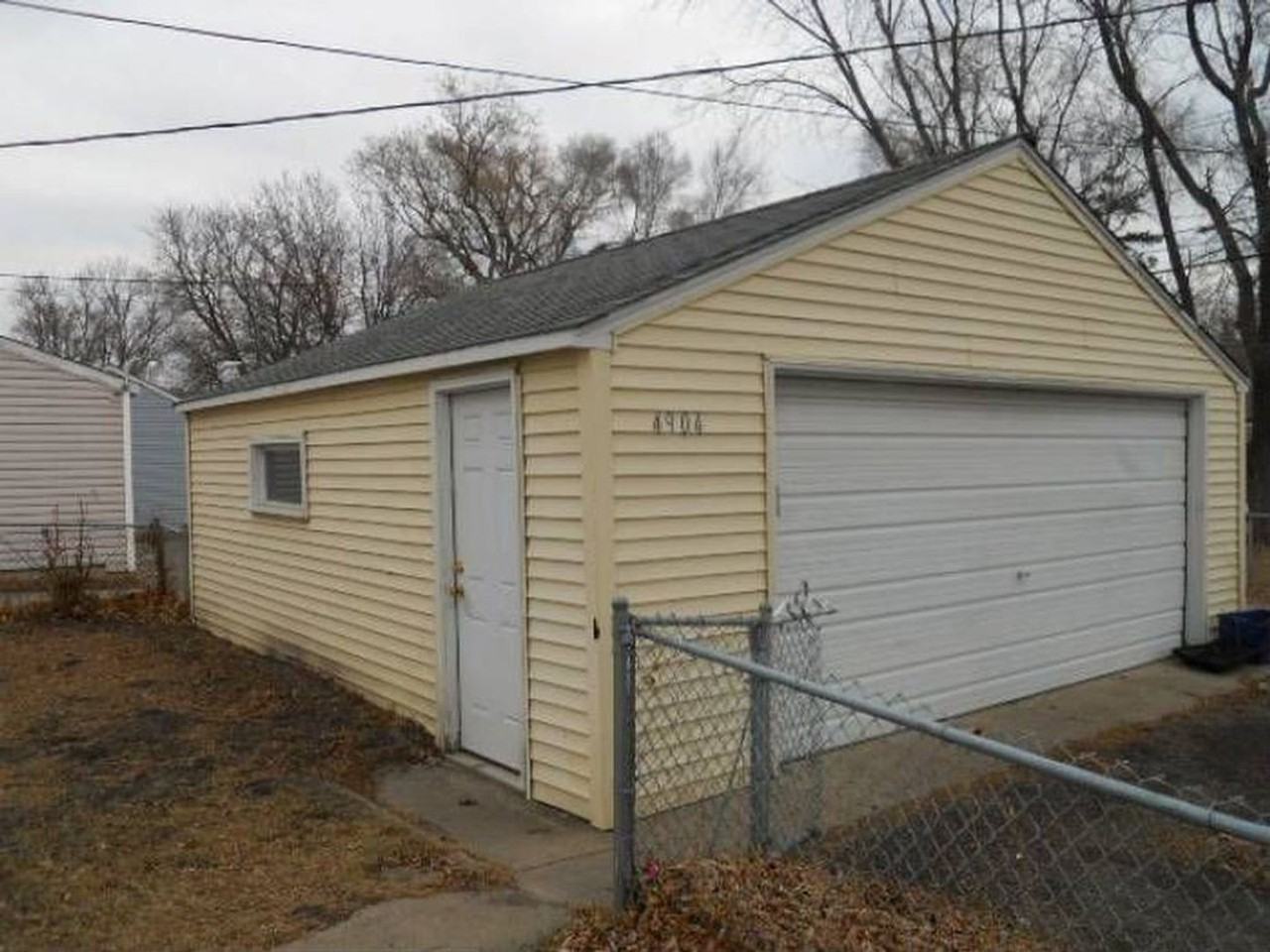 4904 Xerxes Ave N - Photo 3 of 16