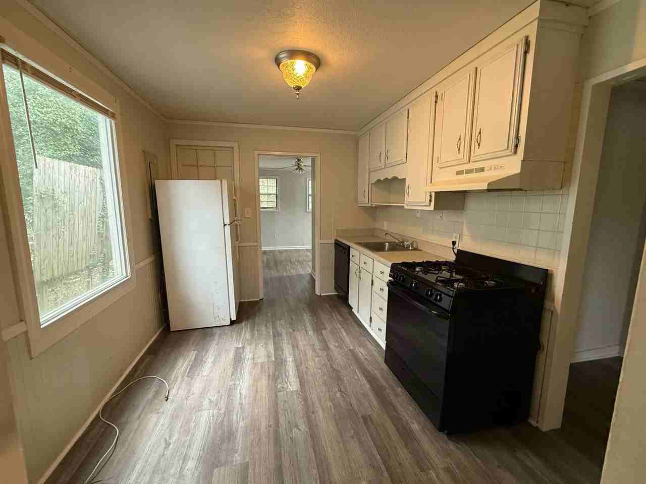 1309 Melody Ln - Photo 2 of 7