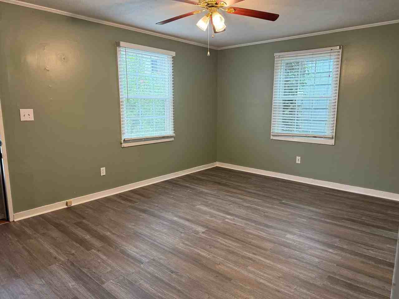 1309 Melody Ln - Photo 3 of 7