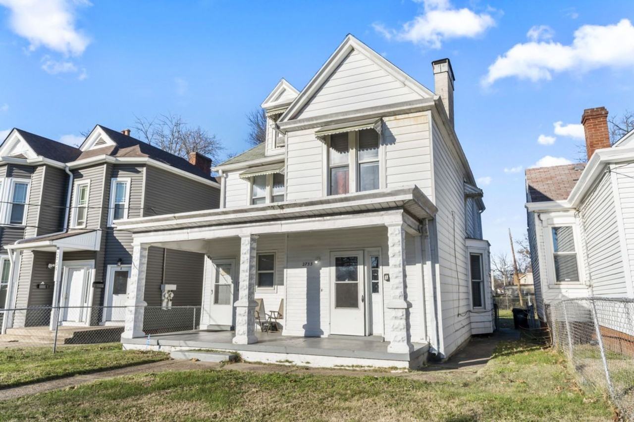 2733 Dumesnil St - Photo 2 of 34