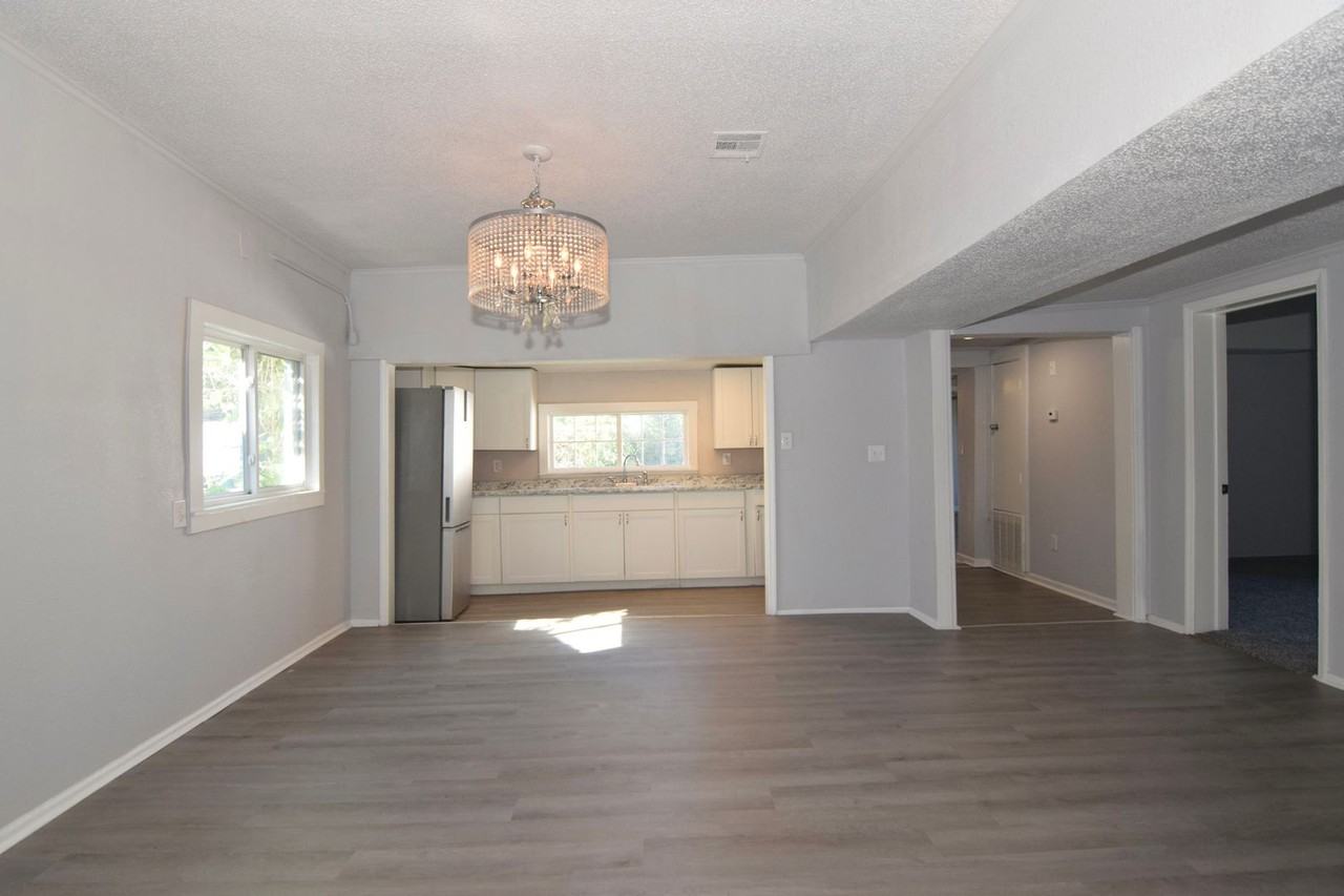 1015 8th St - Photo 2 of 33