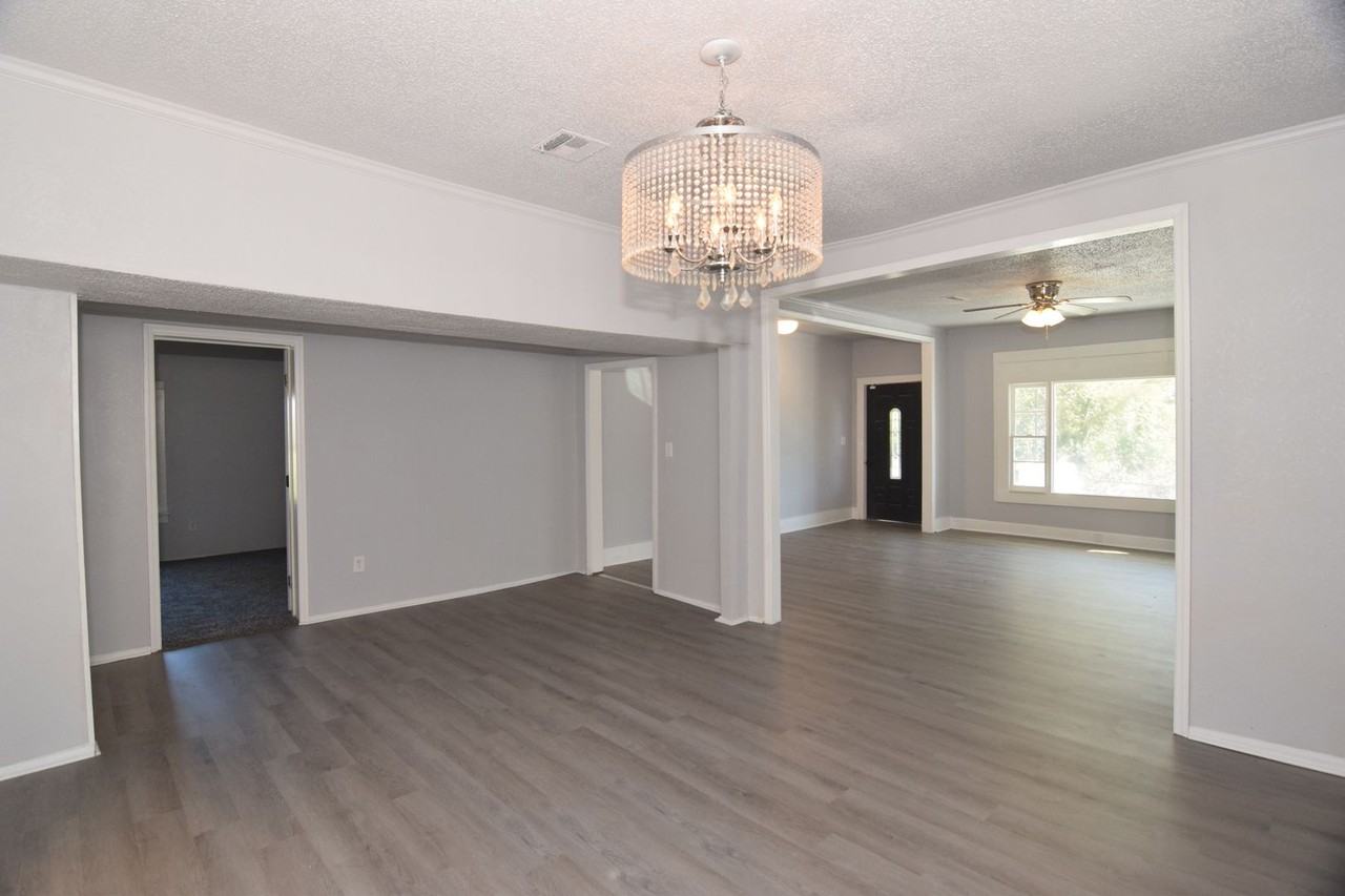 1015 8th St - Photo 4 of 17