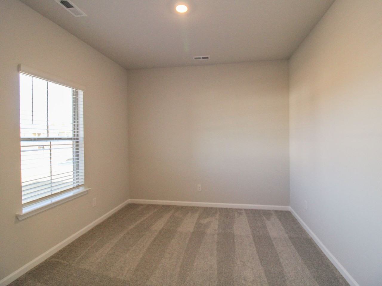 25392 Kenora St - Photo 3 of 28