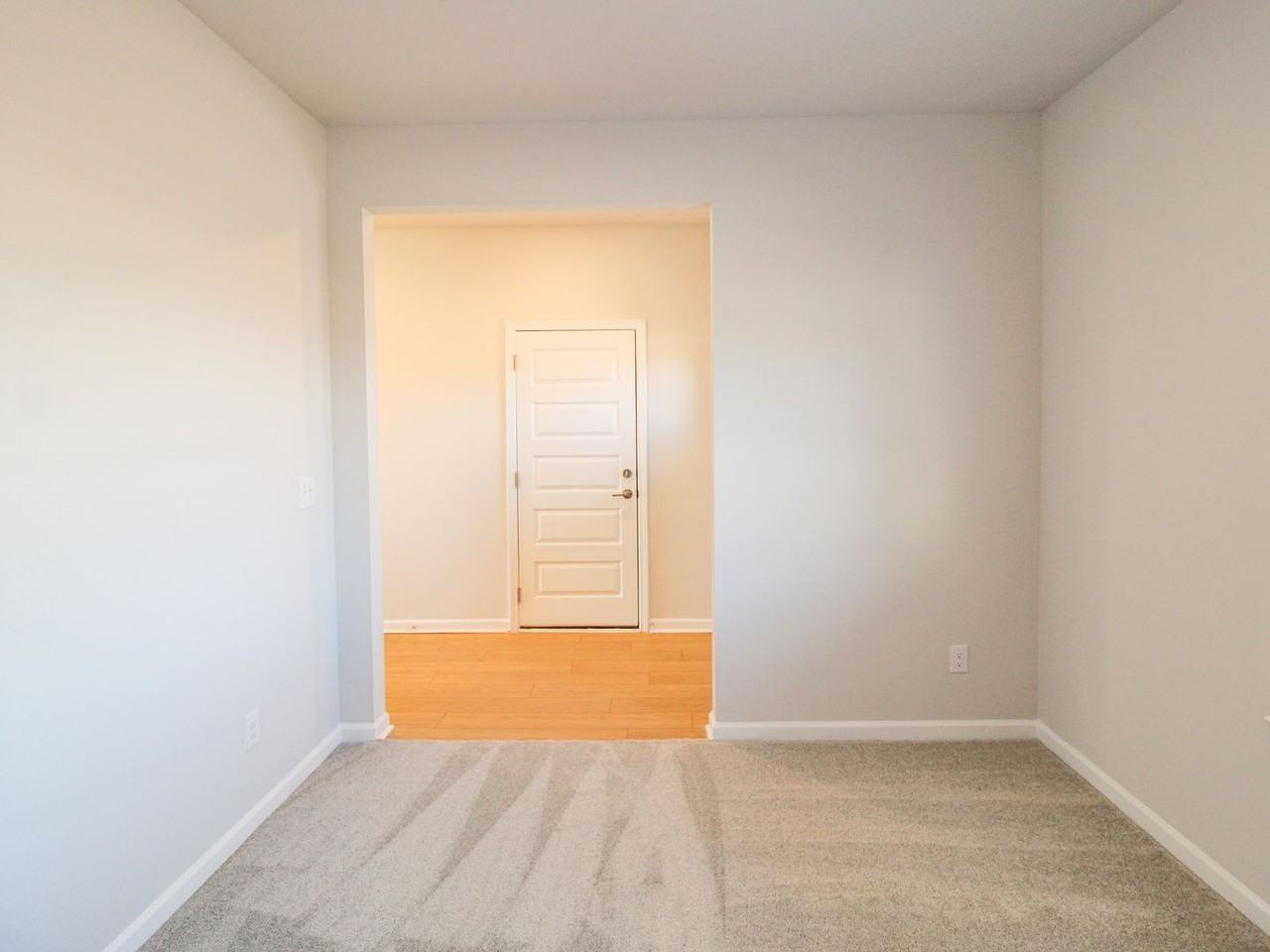 25392 Kenora St - Photo 4 of 28