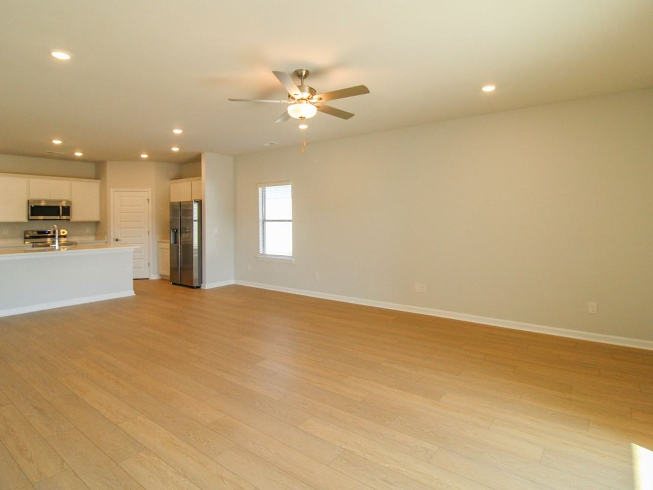 25392 Kenora St - Photo 6 of 28