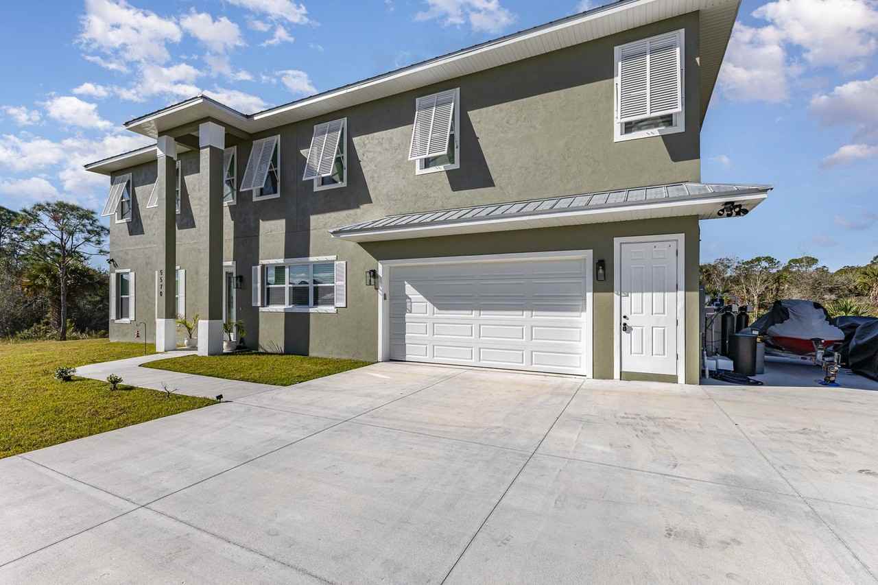 5570 Sanctuary Ave - Photo 2 of 16