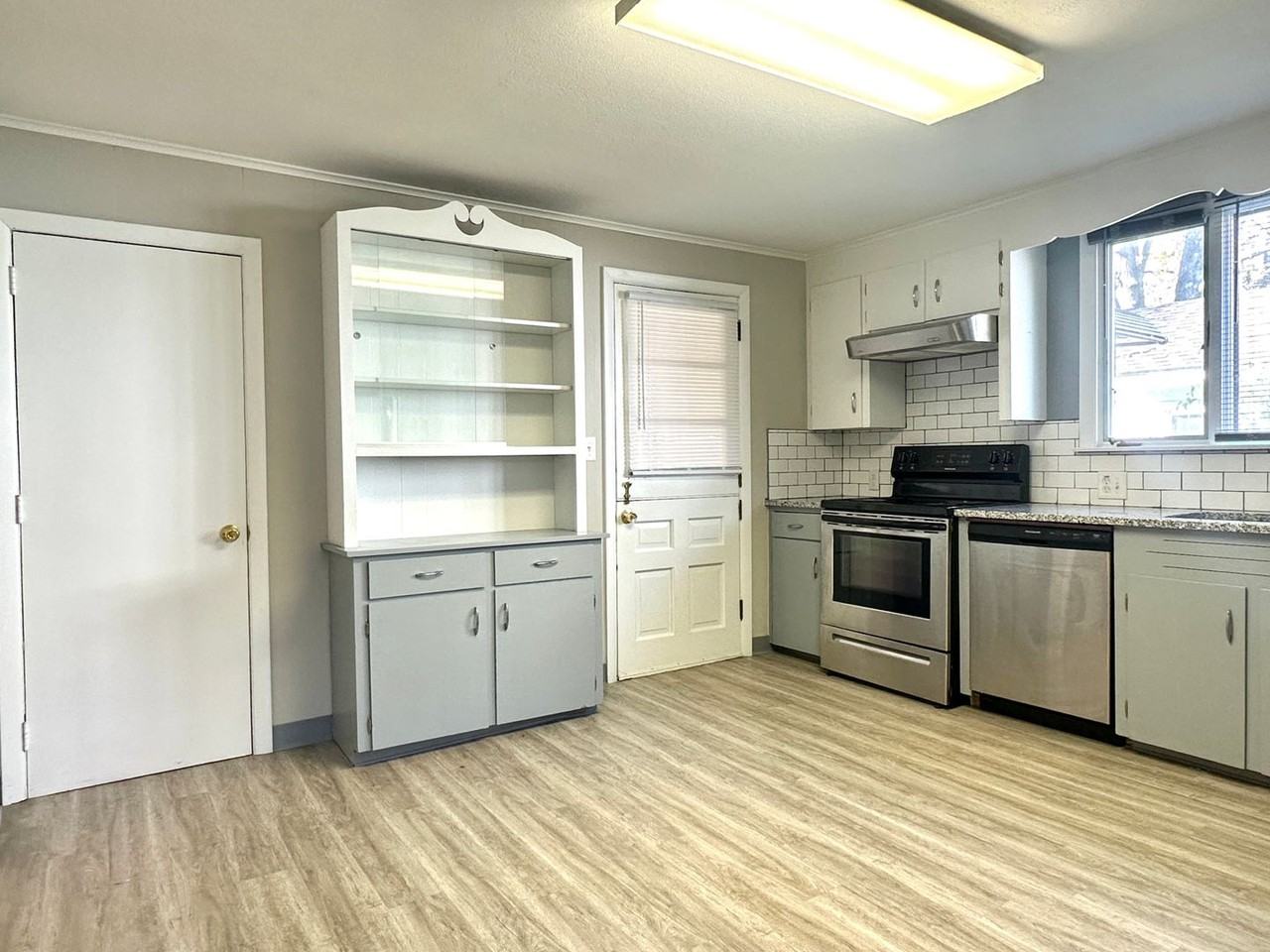 44 Berkshire Ter - Photo 3 of 20