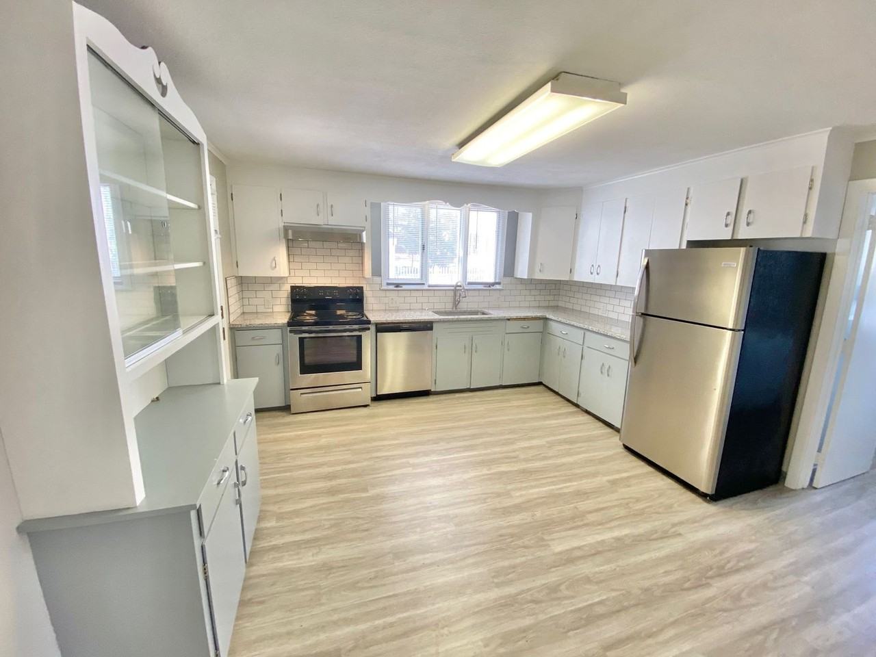 44 Berkshire Ter - Photo 4 of 20