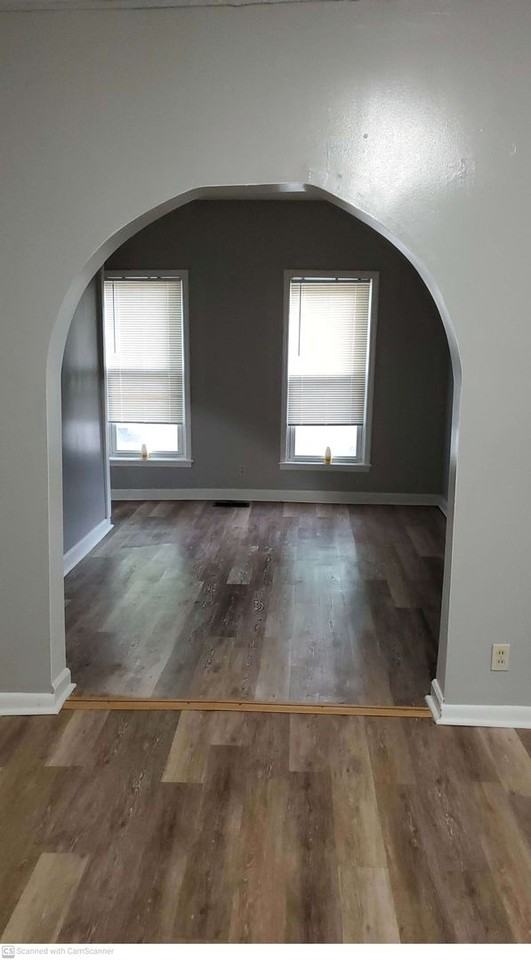 31 Bidleman St - Photo 3 of 14