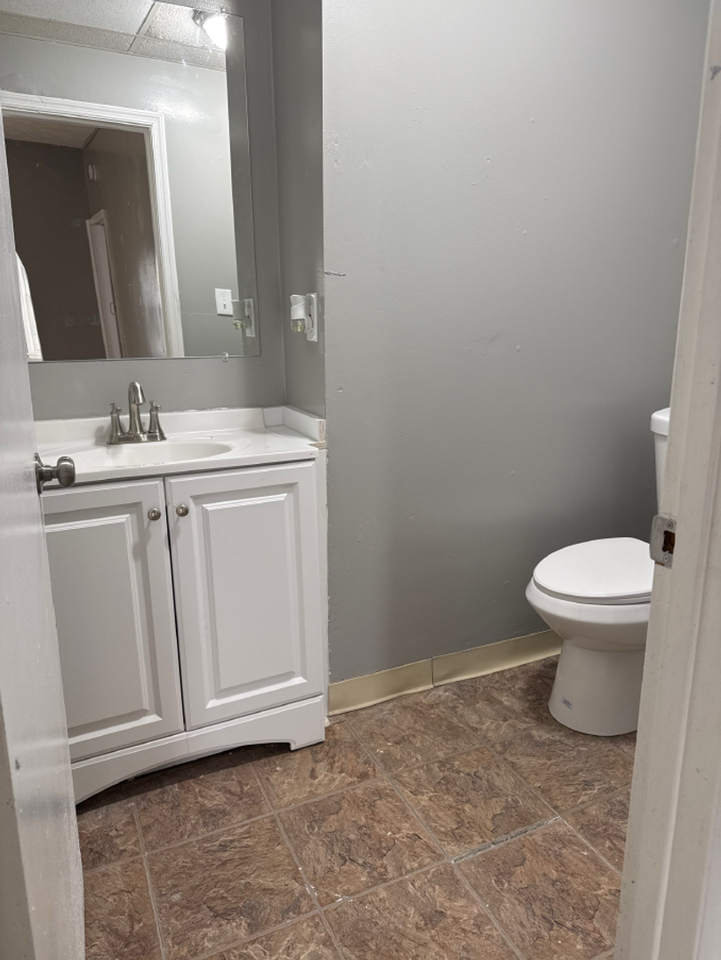 31 Bidleman St - Photo 5 of 14