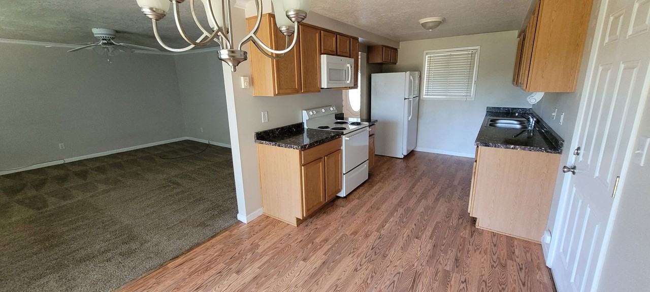 1240 Vista Dr - Photo 3 of 9