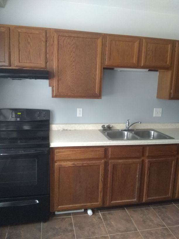 201 E 3rd St - Maple Manor Apts - Photo 2 of 8