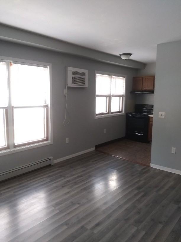 201 E 3rd St - Maple Manor Apts - Photo 3 of 8