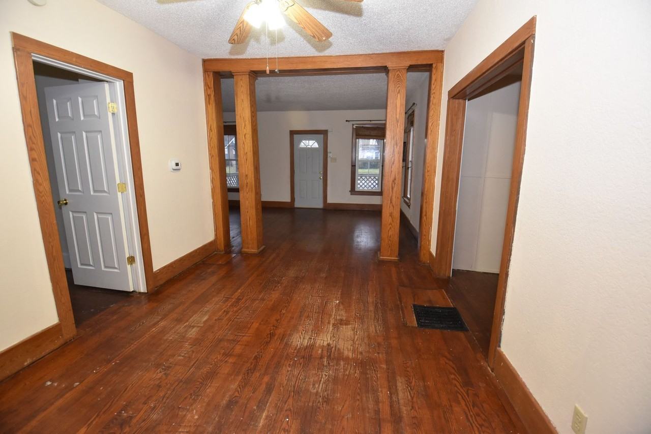 1327 Corby Blvd - Photo 4 of 26
