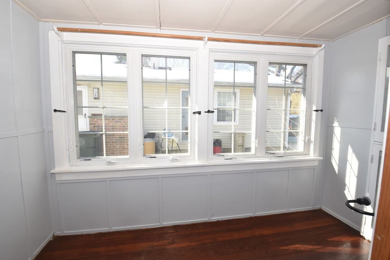 1327 Corby Blvd - Photo 5 of 26
