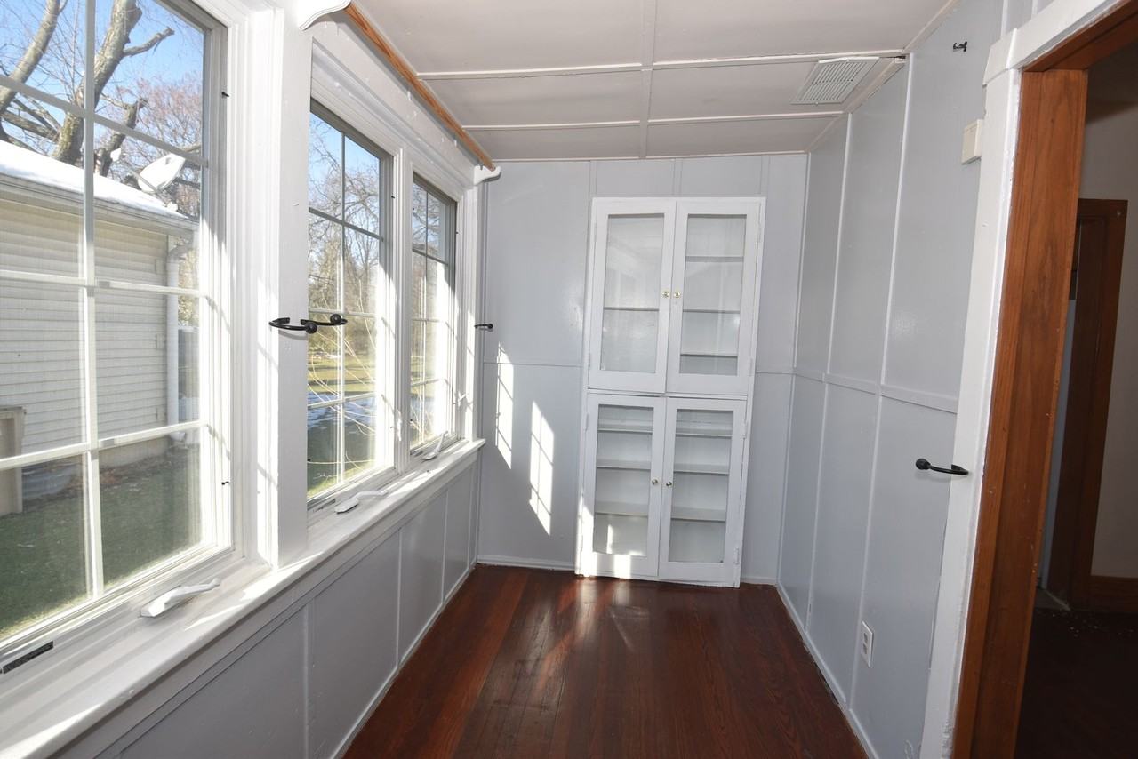 1327 Corby Blvd - Photo 6 of 26