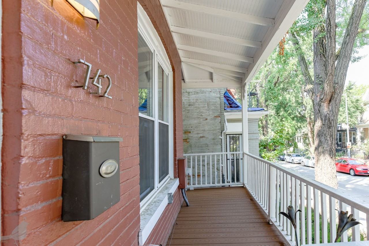 742 Harvard St Nw - Photo 4 of 50