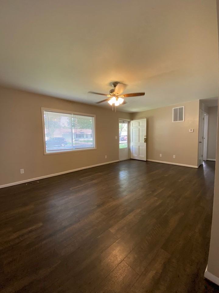 1216 Dogwood Ln - Photo 2 of 18