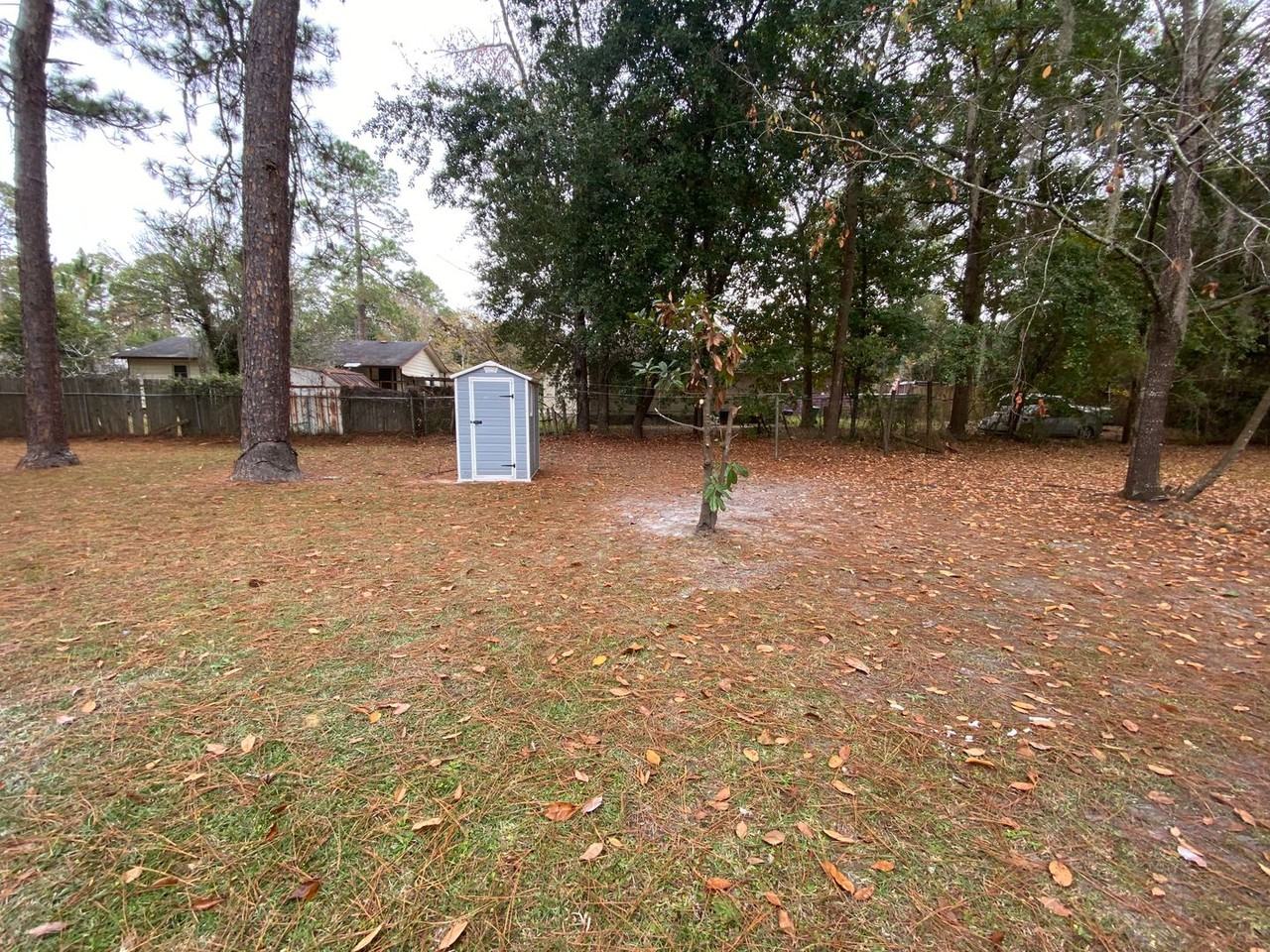 1409 Southwood Dr - Photo 3 of 7